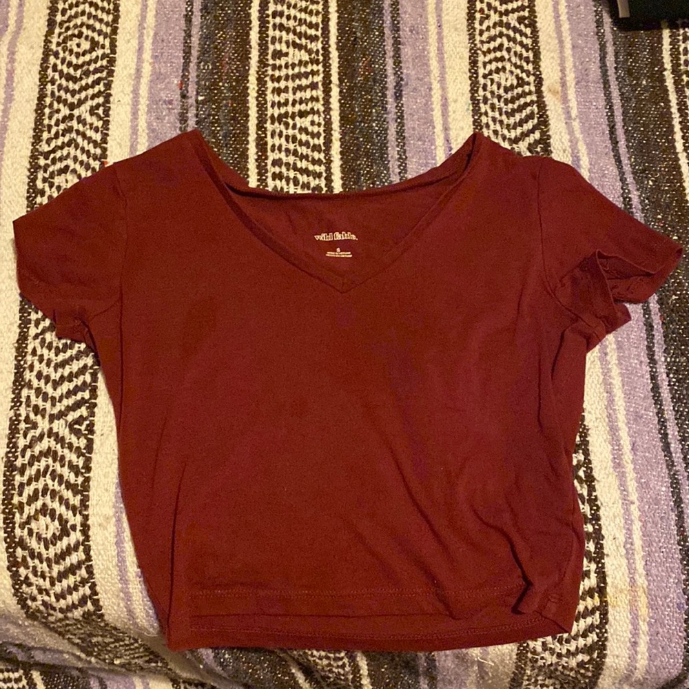 maroon crop top